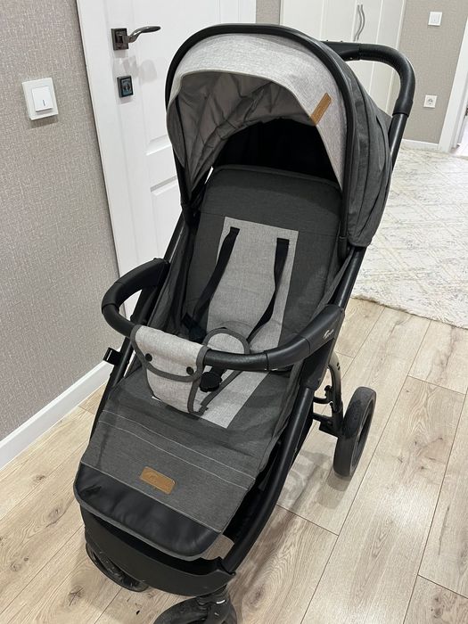 Продам прогулочную коляску