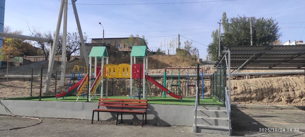 В г. Чирчике  10 микрорайон.