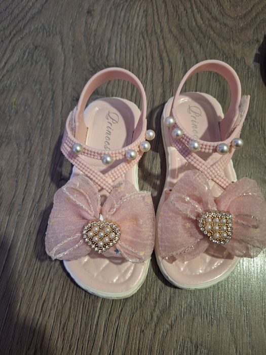 Сандали за момиче