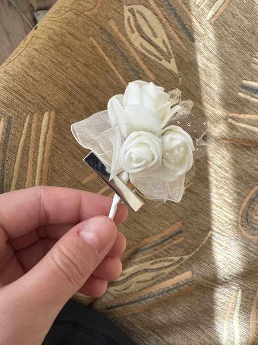 Лилави бутониери и комплект вратовръзка кърпичка и маншетни копчета