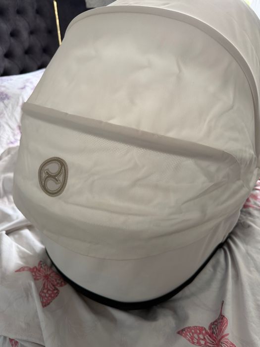 Cybex priam 4 кош за новородено