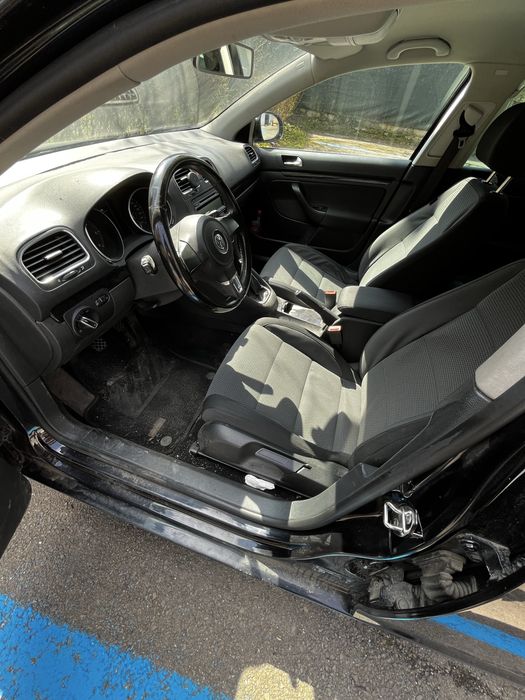 Vand Golf 6 2011 cu dotari bunicele pentru vremea lui