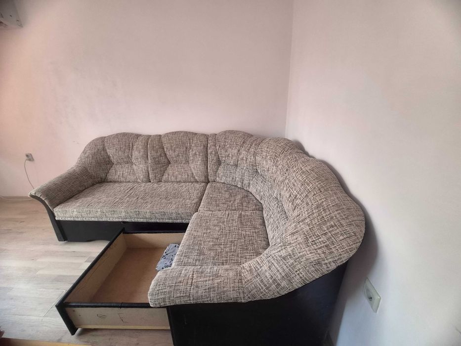 Продавам ъглов диван