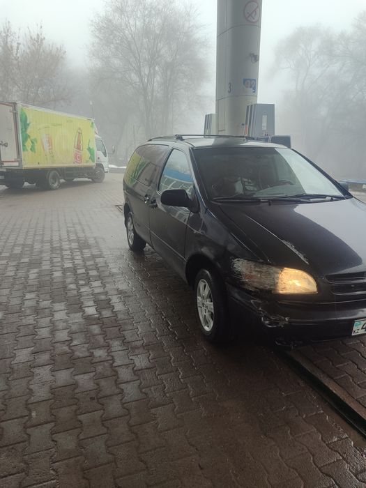 Продам машину тоиоту сиенну