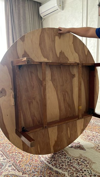 Продается круглый стол