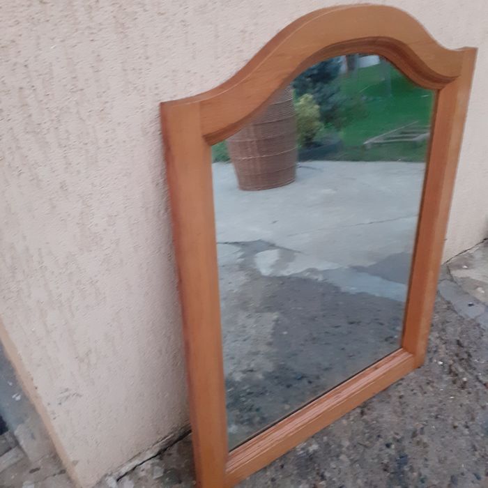 Oglinzi de pus în cameră .Și geam termopan