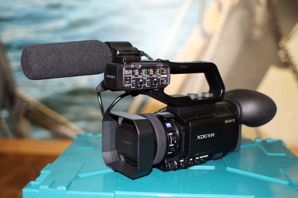 Профессиональная видеокамера Sony PXW-X70