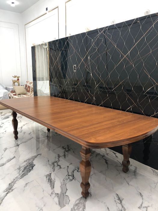 Стол для зала без стульев