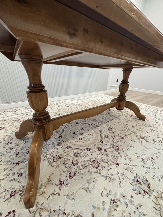 Гостиный стол деревянный