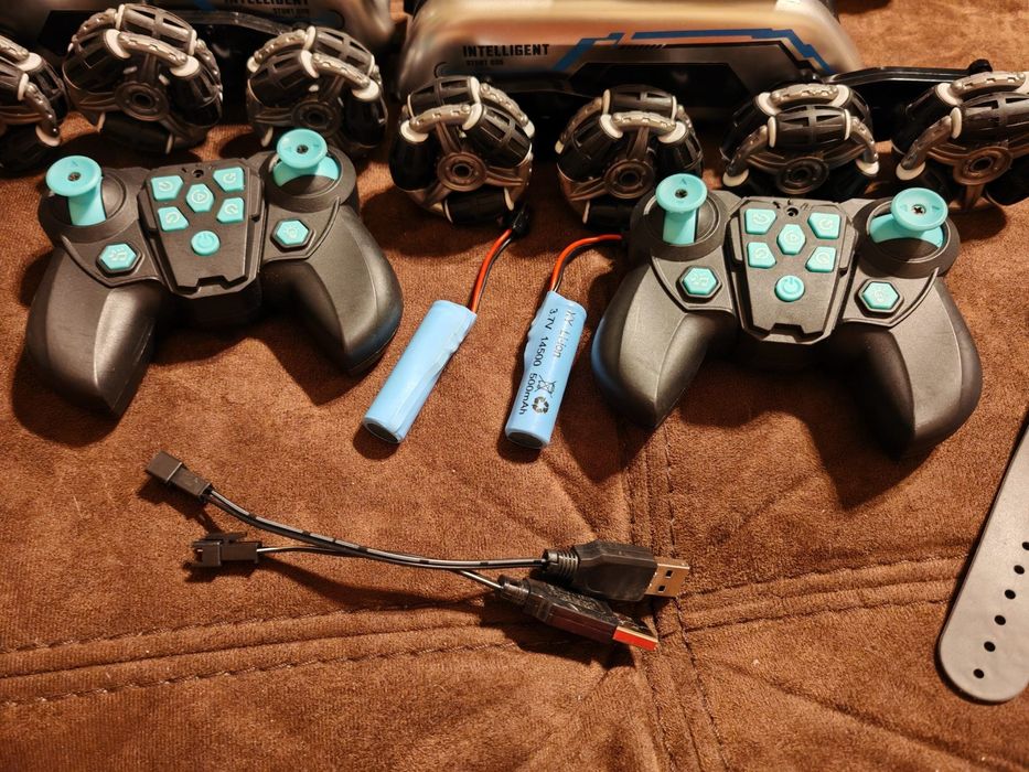 Продавам 2бр високопроходими робота с дистанционно