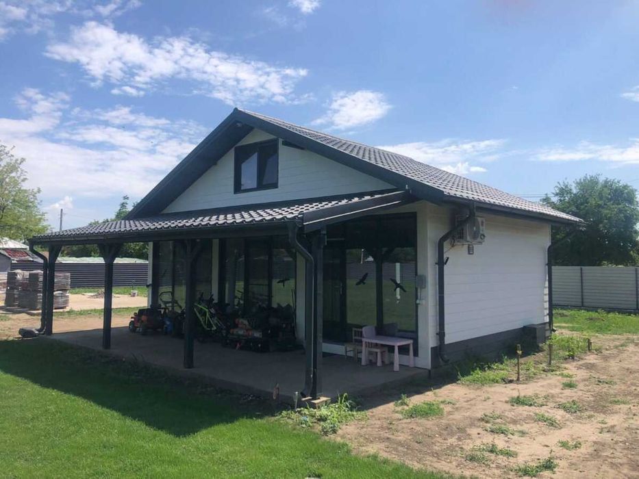 Casa modulara pe structura metalica si panou sandwich termoizolant