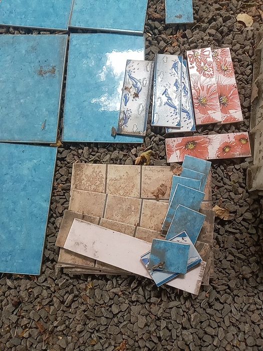 Продам остатки  глянцевого кафеля в ванну и на кухню