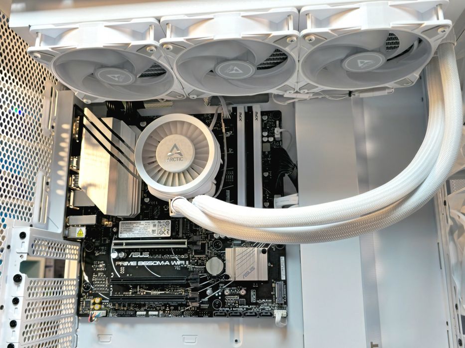 Pc Ryzen 7 9800X3D 32 DDR5 Cl30 6000 mhz NZXT Aio 360mm H7 Flow Season