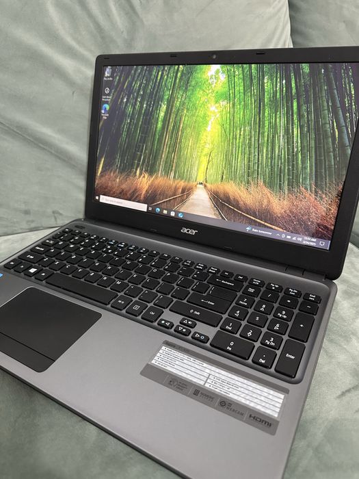 Laptop ACER E1-570