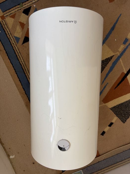 Водонагреватель Ariston 100литр