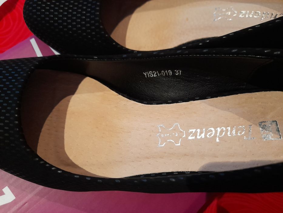 Дамски обувки с нисък ток