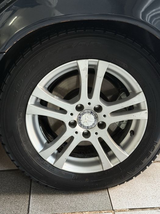 Автошины зимние с дискоми Goodyear