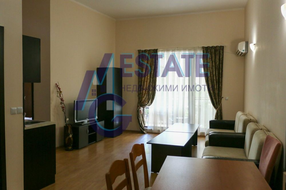 Тристаен апартамент на Първа Линия Море в Созопол.