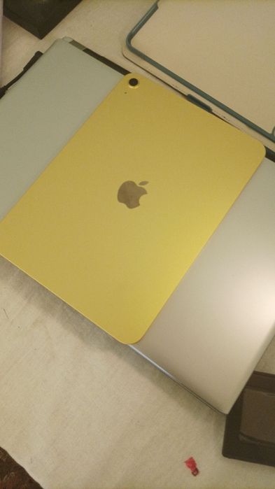 Продается iPad A16 128гб цвет золотой