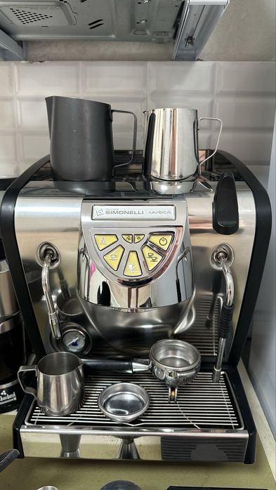 Продам кофемашину simonelli musica