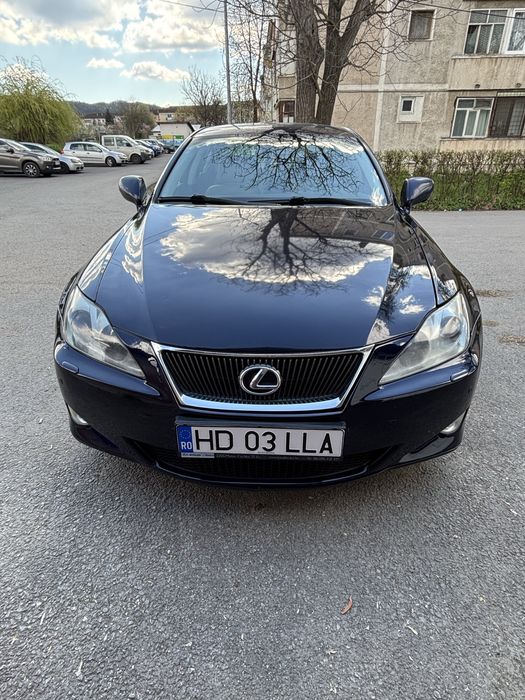 Vând Lexus IS 220d