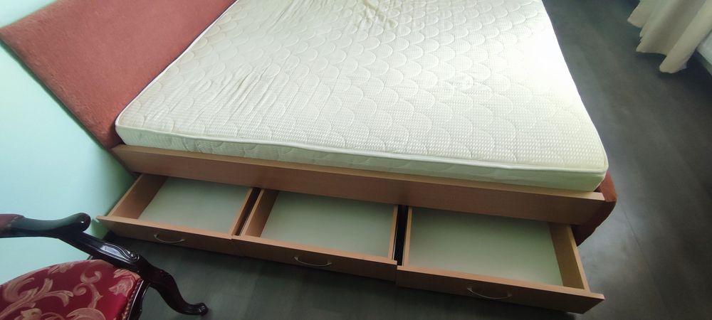 Продам двухспальную кровать