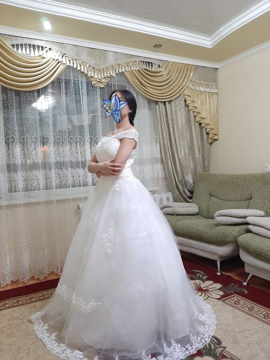 Продаеться все платья оптовой цене