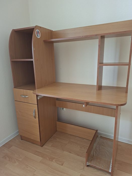 Продам компьютерный стол