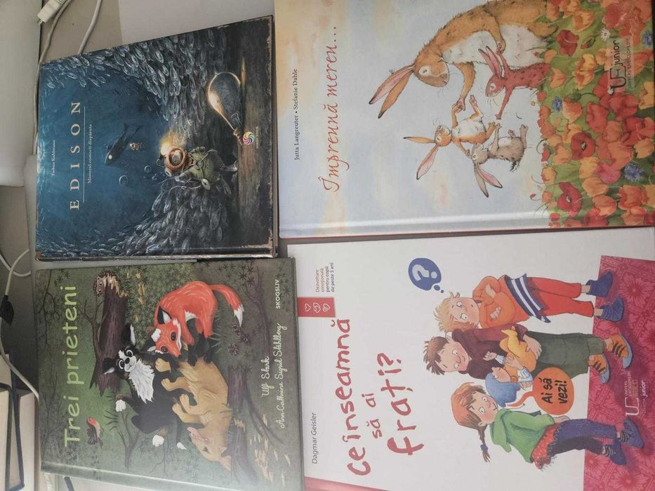 vand mai multe carti pt copii si oameni mari. stare foarte buna.