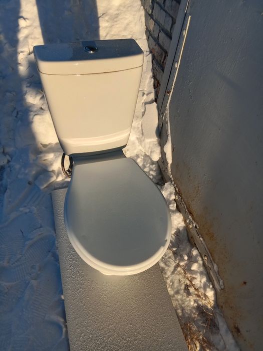 Продам унитаз в сборе