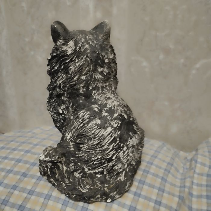 Фигурка кошки из гипса  .