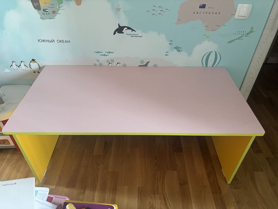 Продается детский стол/парта со стульями
