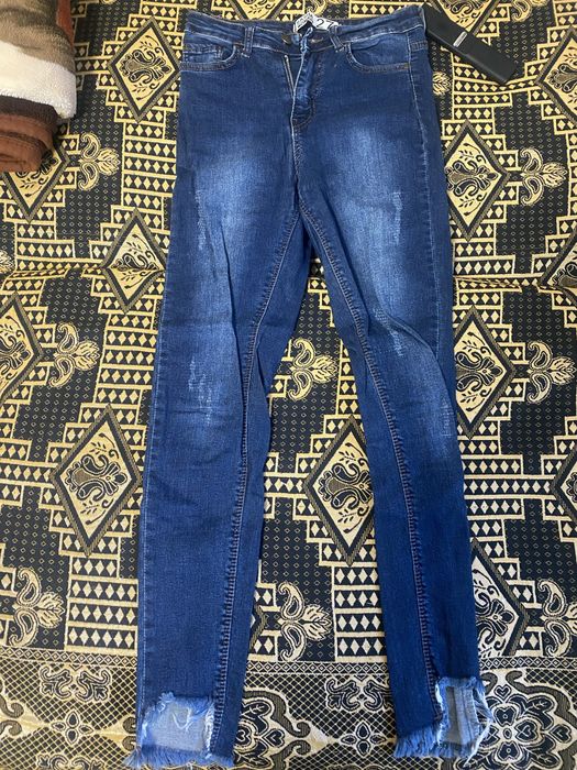 Blugi noi fara eticheta