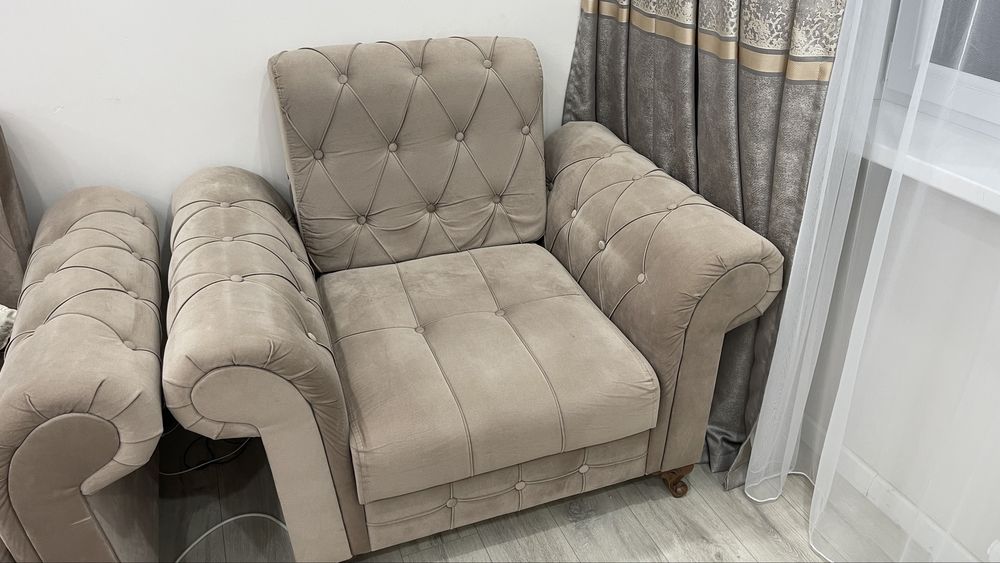 Диван с креслом для зала