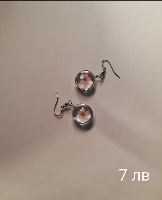 Различни обеци и чоукър