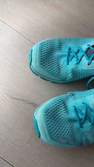 Спортни обувки on