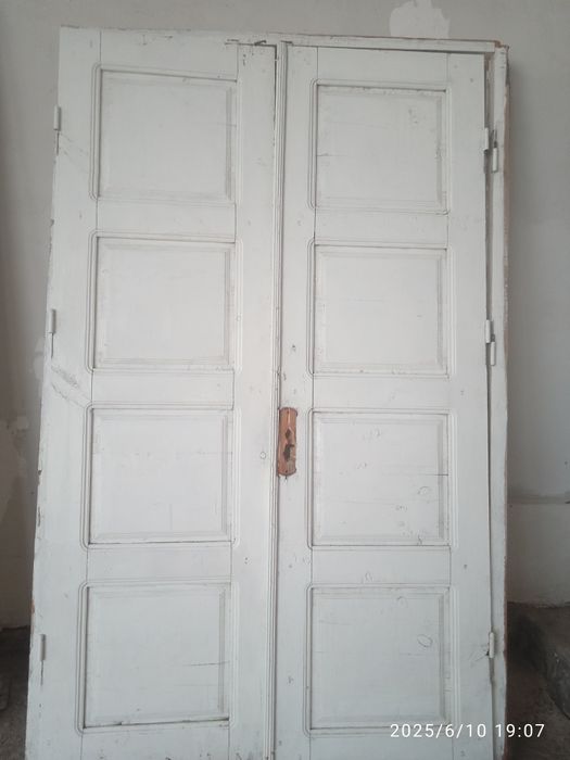 Продам двери из доски.