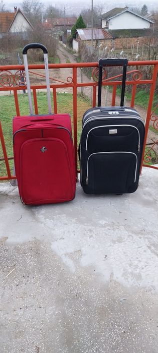 Продават се куфари