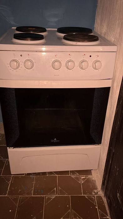 Электра плита в хорошем состояний