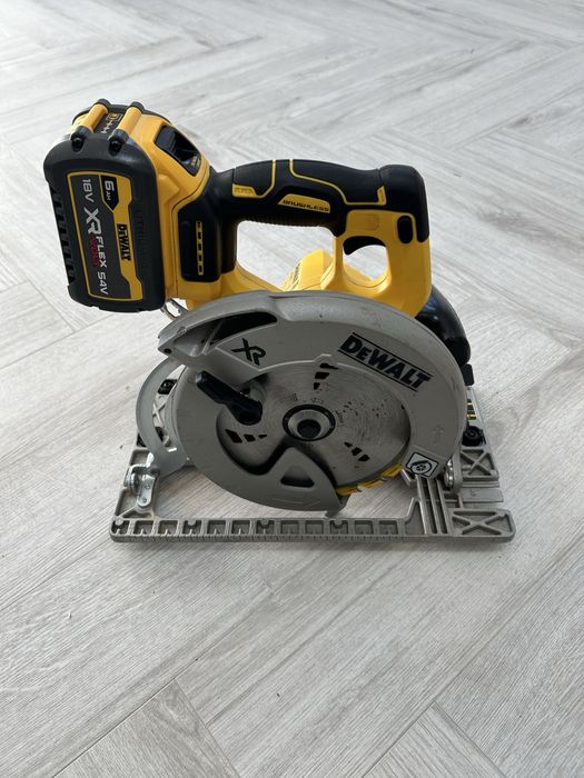 Dewalt DCS 572 circular de mana
