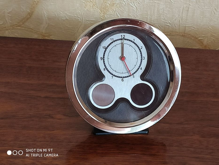 Креативные настольные часы