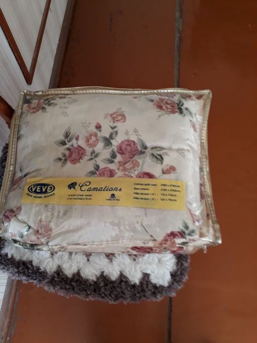 Постельное белье,пододеяльник и 2 нав.