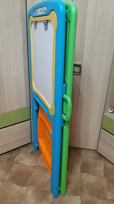 Доска и Столик для игр и рисования и лепки