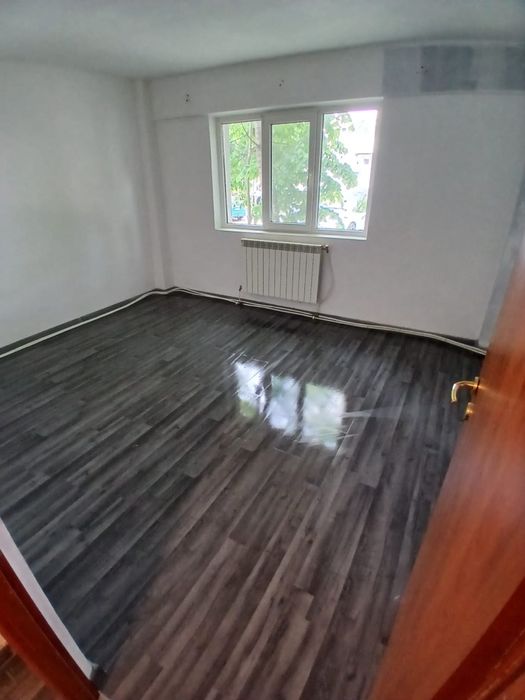 Inchiriez apartament 3 camere zona Policlinica 2
