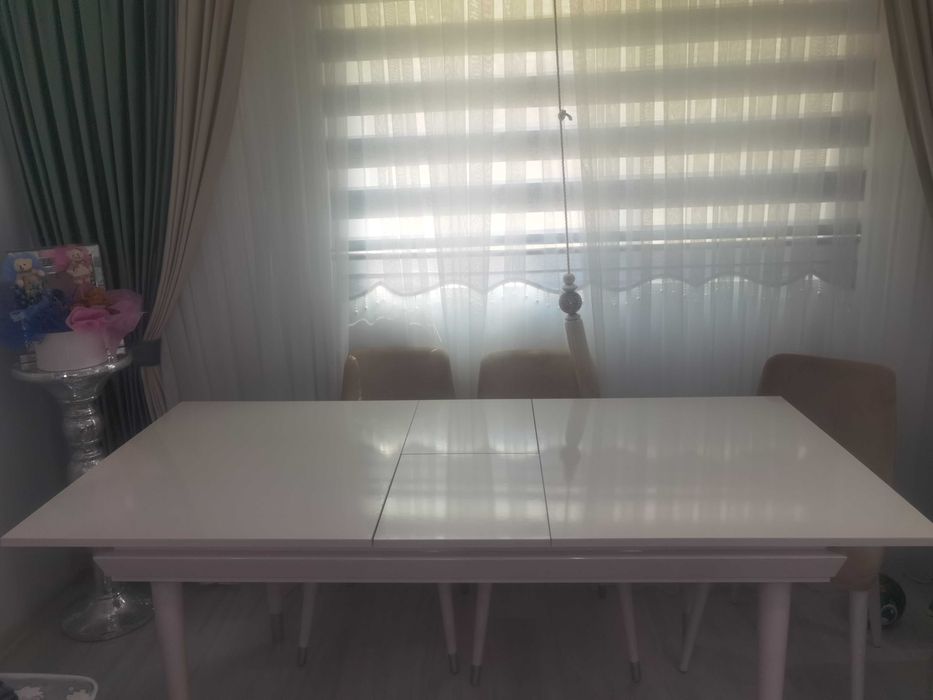 Разтегателна трапезна маса.