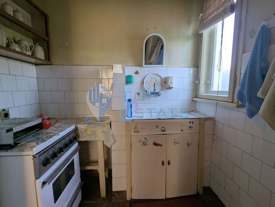 Двуетажна масивна къща в град Килифарево, област Велико Търново