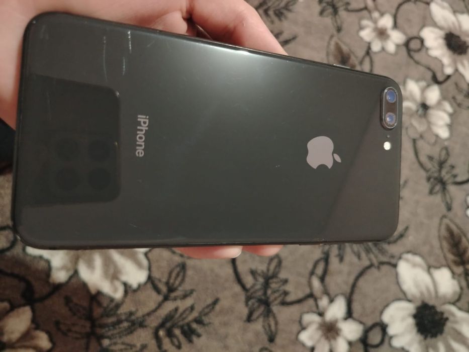 Айфон 8 плюс в отличном состояни