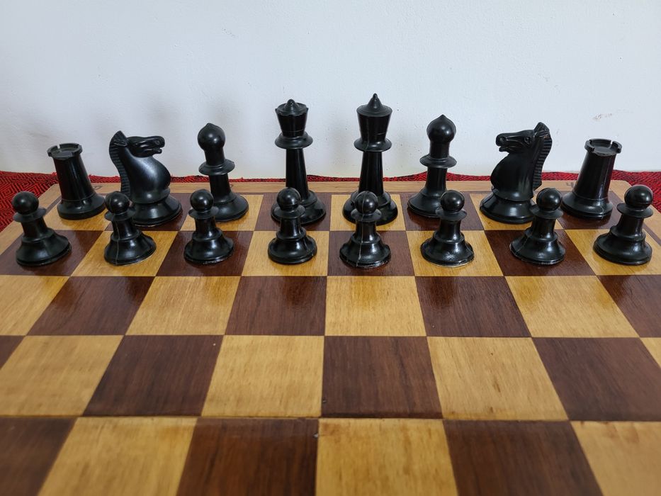 #2 Масивен стар дървен шах