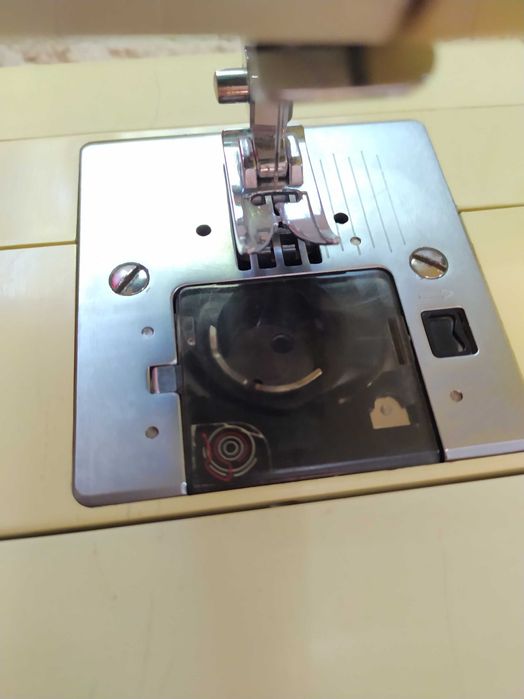 Продается швейная машинка Singer.Своя б/у. Нужна настройка.