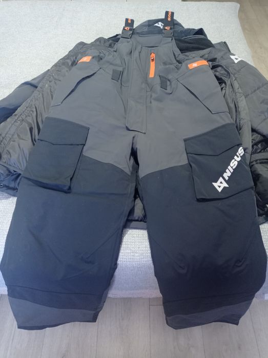 Зимний костюм для рыбалки.